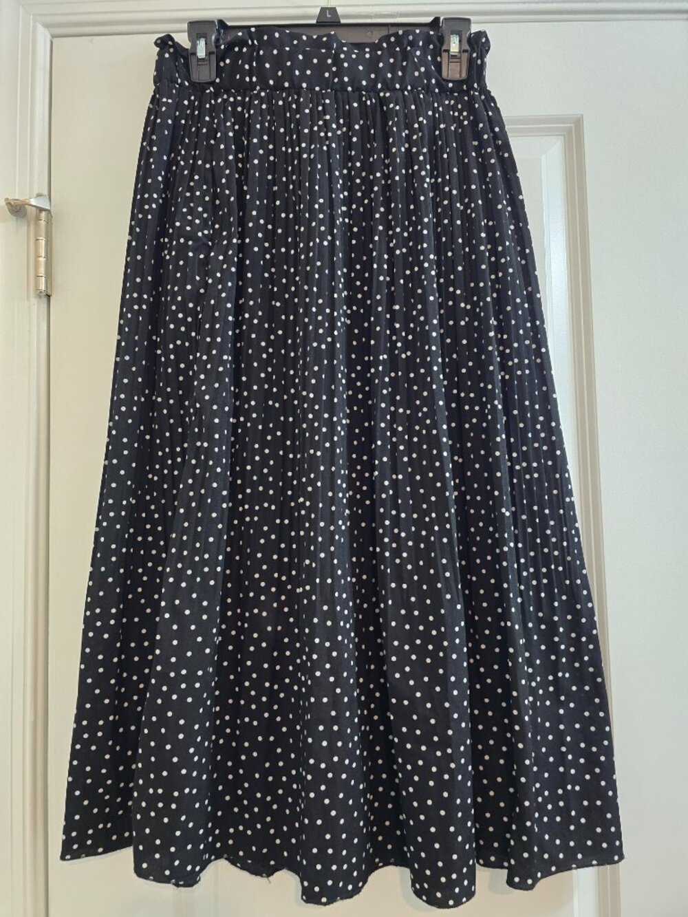 Ecowish High Waist Polka Dot Pleated Midi Skirt - Black and White - Picture 3 of 10